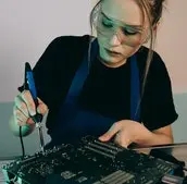 service-technical-working-in-dubai